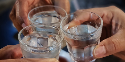 白酒是什麼？認識中式烈酒起源、台灣白酒種類與3大代表酒款！